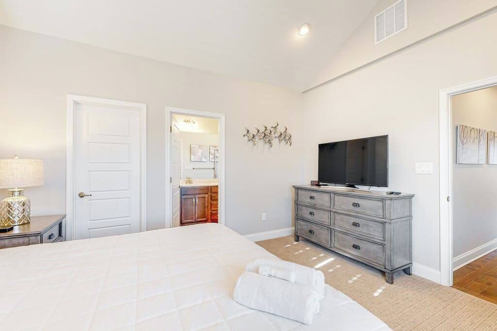 Photo of Bedroom in Country Club Estates