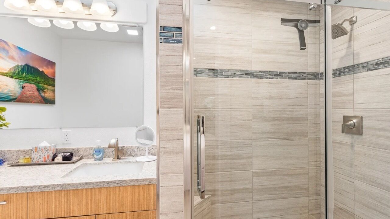 Photo of Bathroom in Historic Lahaina Front Street