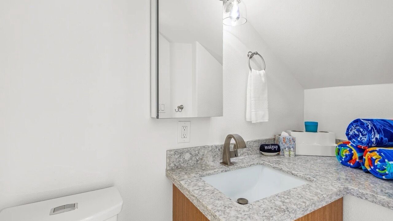 Photo of Bathroom in Historic Lahaina Front Street