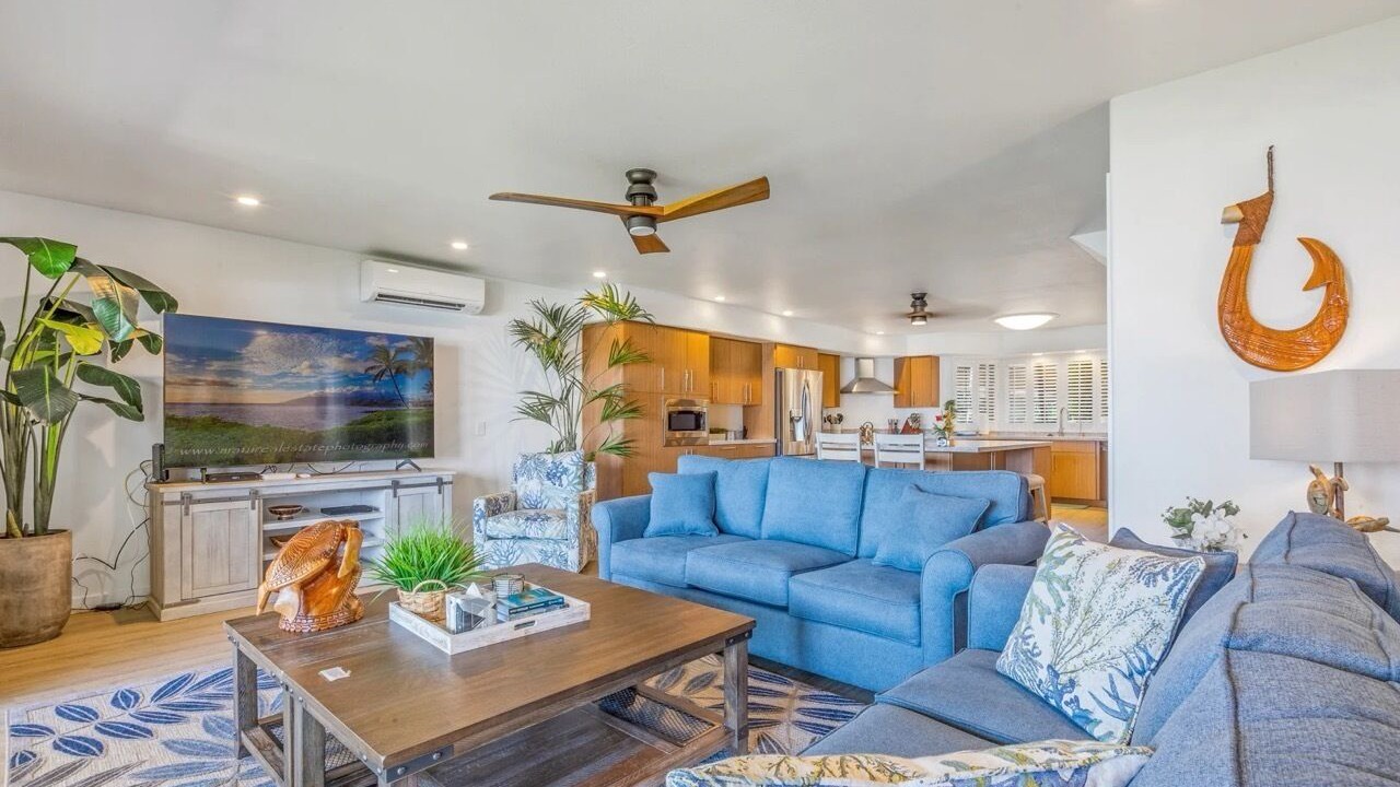 Photo of Livingroom in Historic Lahaina Front Street