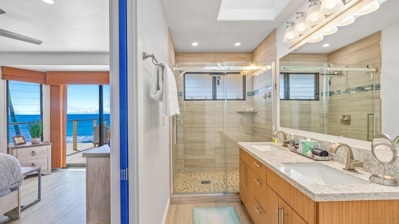 Photo of Bathroom in Historic Lahaina Front Street