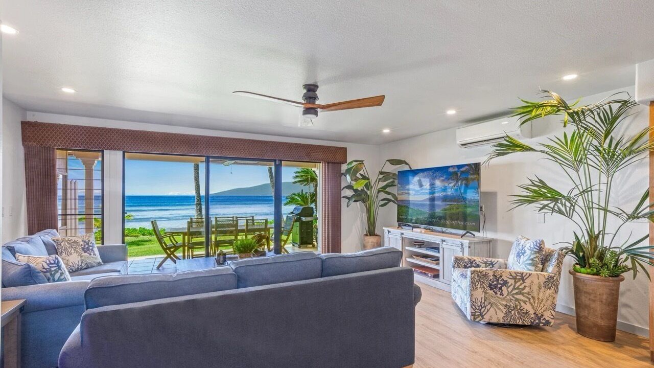 Photo of Livingroom in Historic Lahaina Front Street