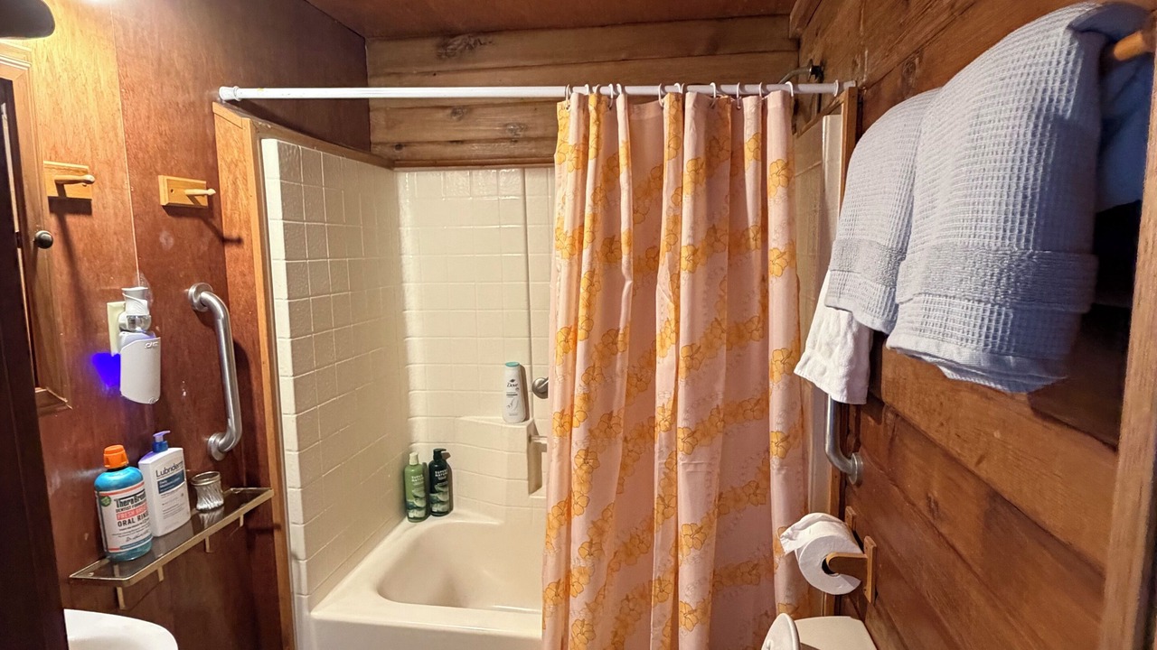 Photo of Bathroom in Kahaluu Bay