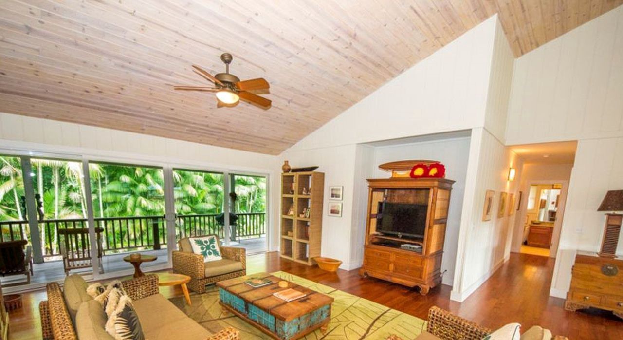 Photo of Livingroom in Hanalei