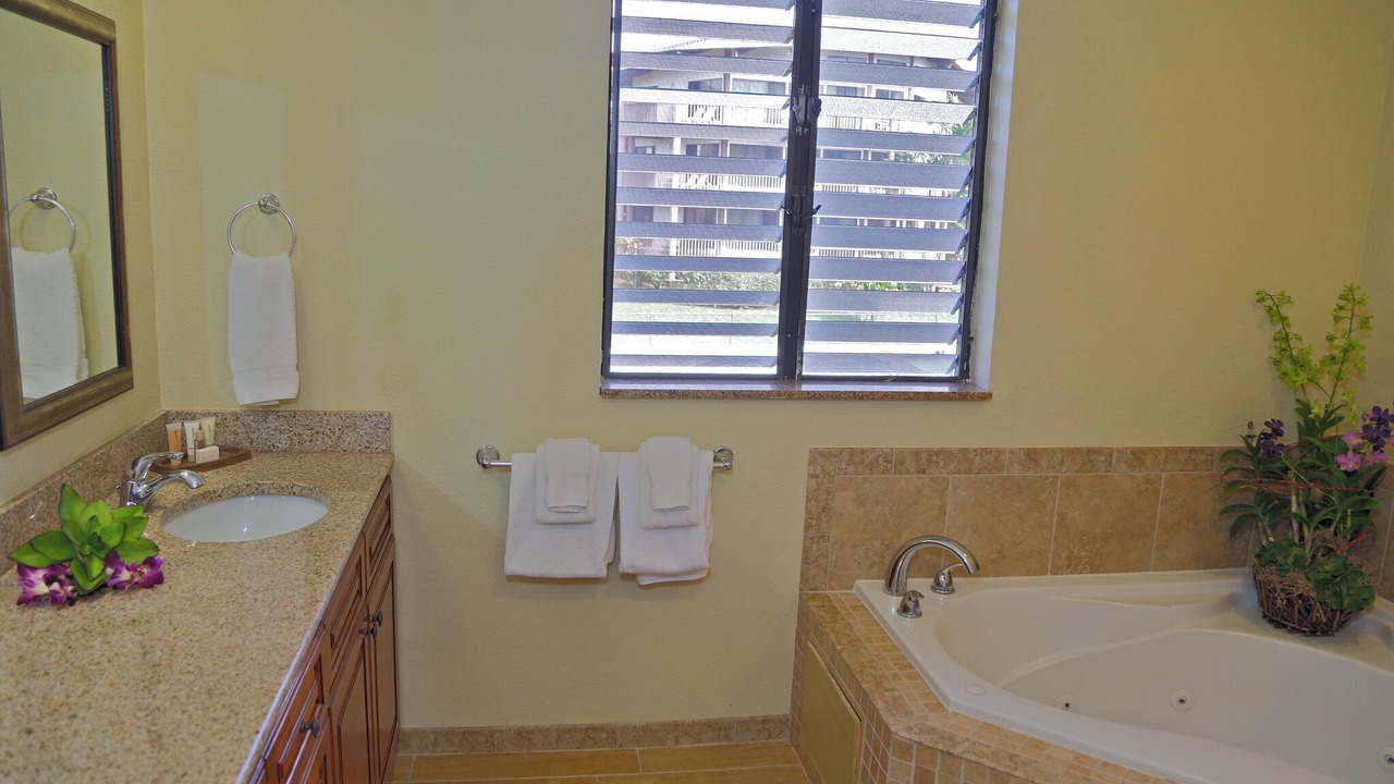 Photo of Bathroom in Kaiulani