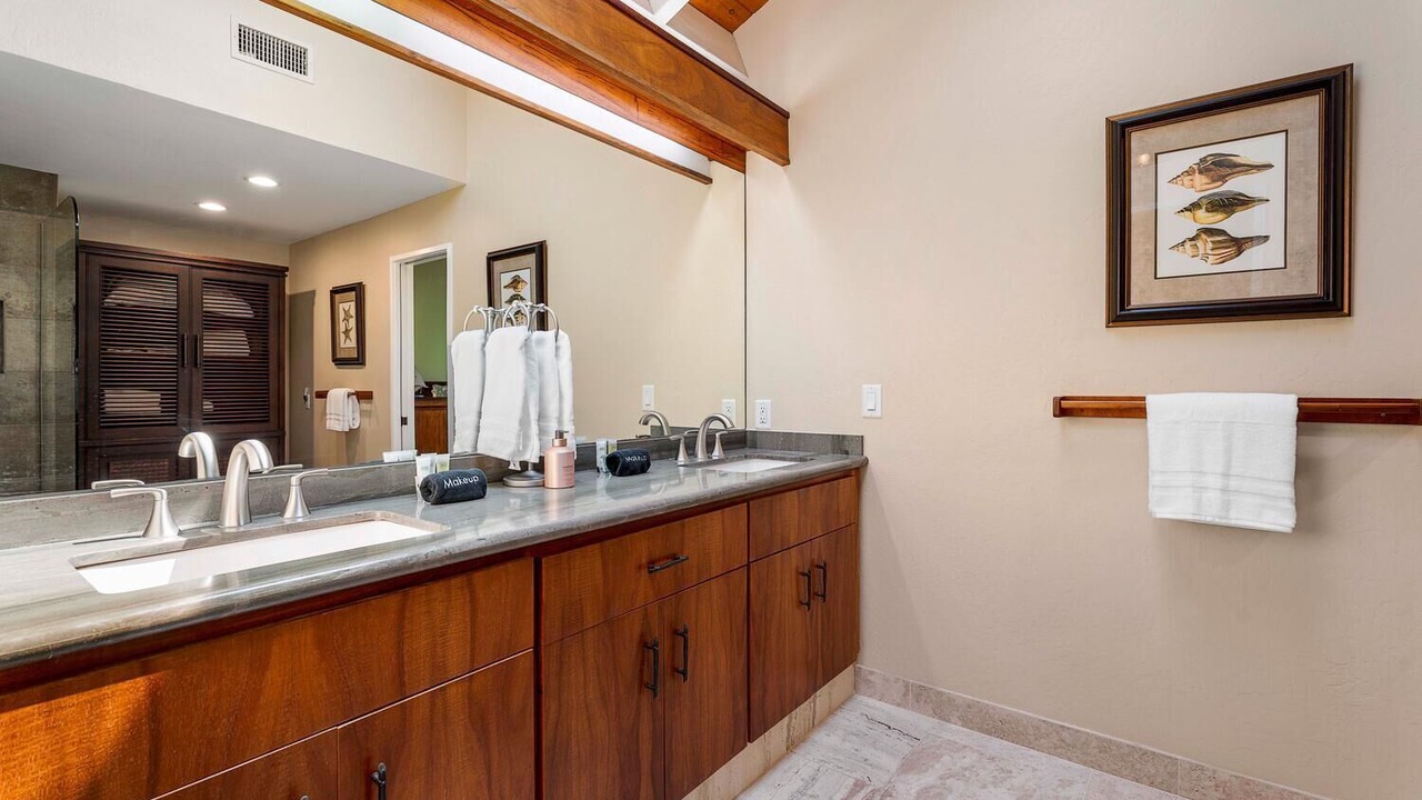Photo of Bathroom in Keauhou