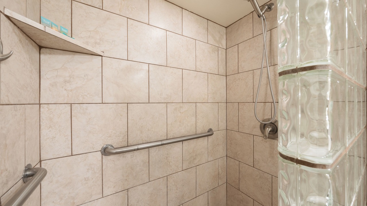 Photo of Bathroom in Maalaea