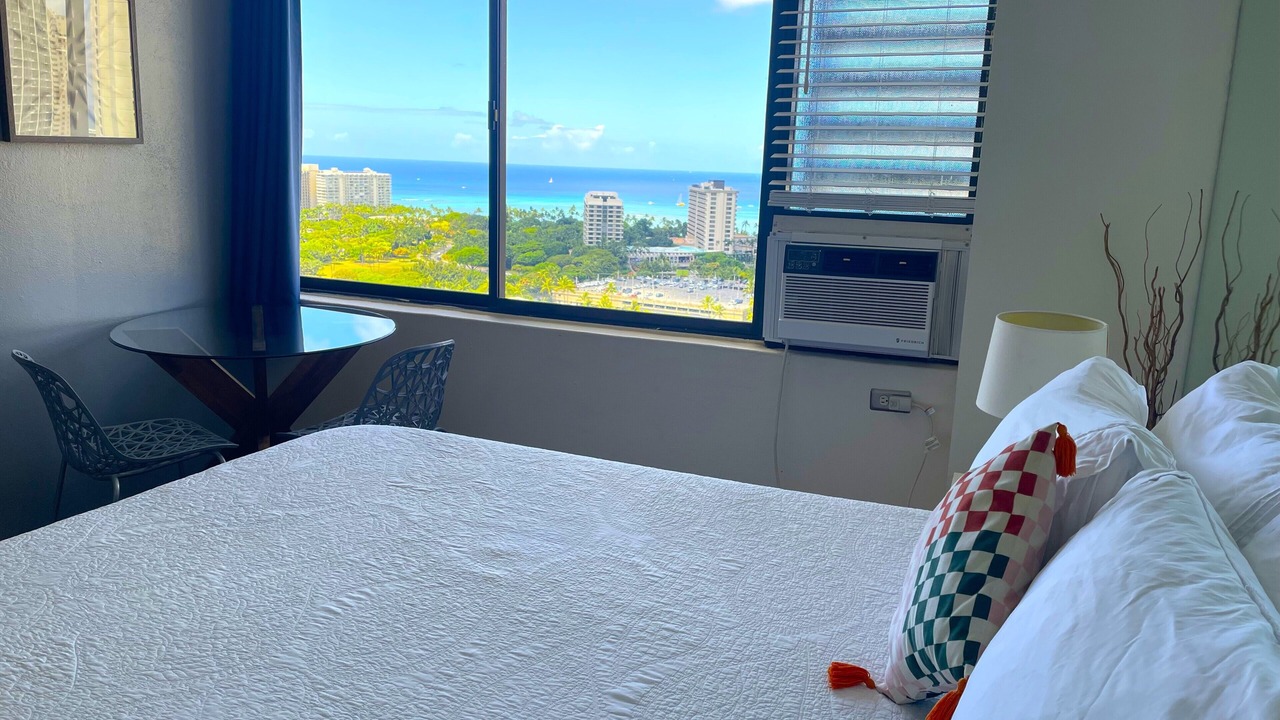 Photo of Bedroom in Waikiki