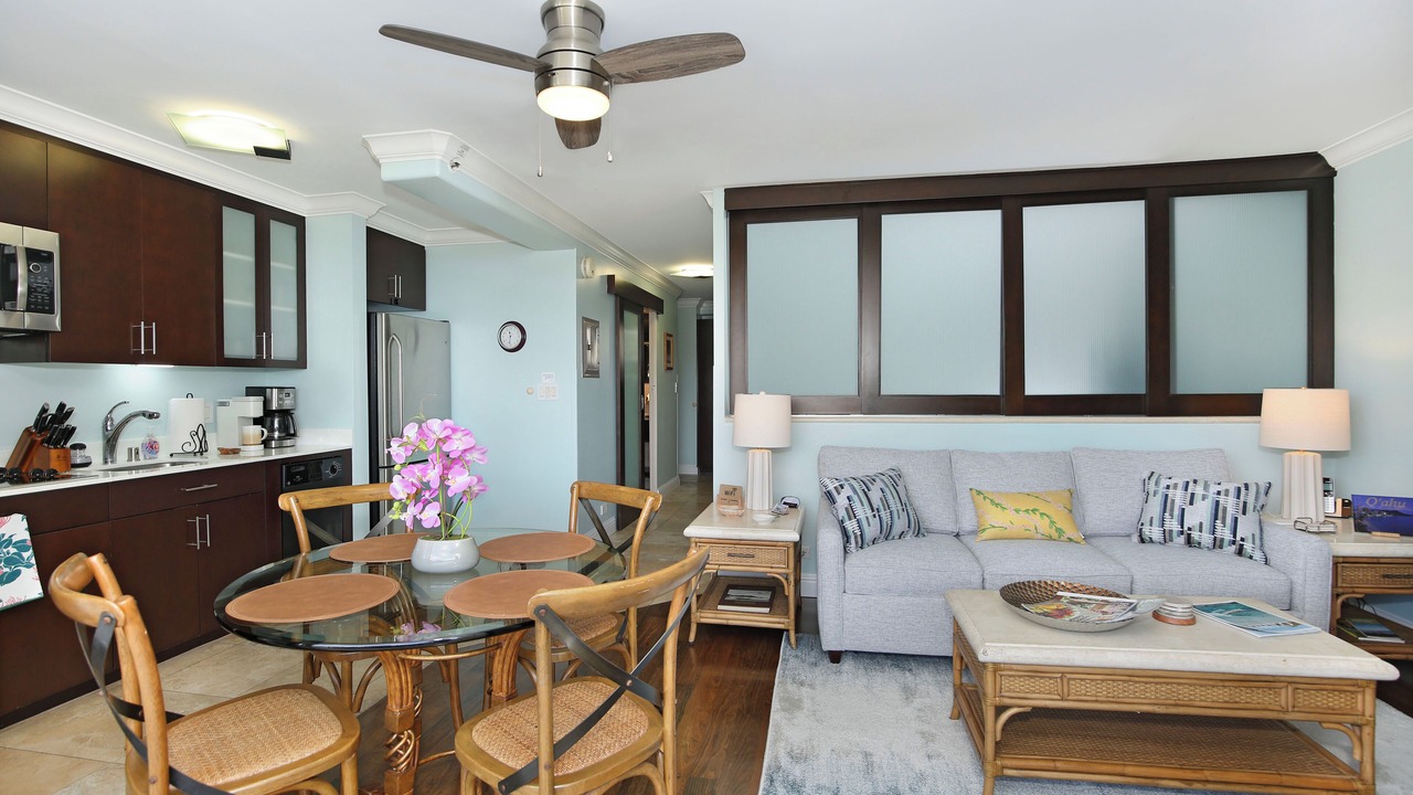 Photo of Livingroom in Waikiki