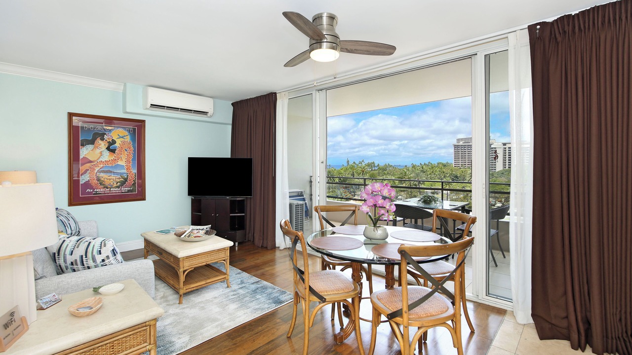 Photo of Livingroom in Waikiki