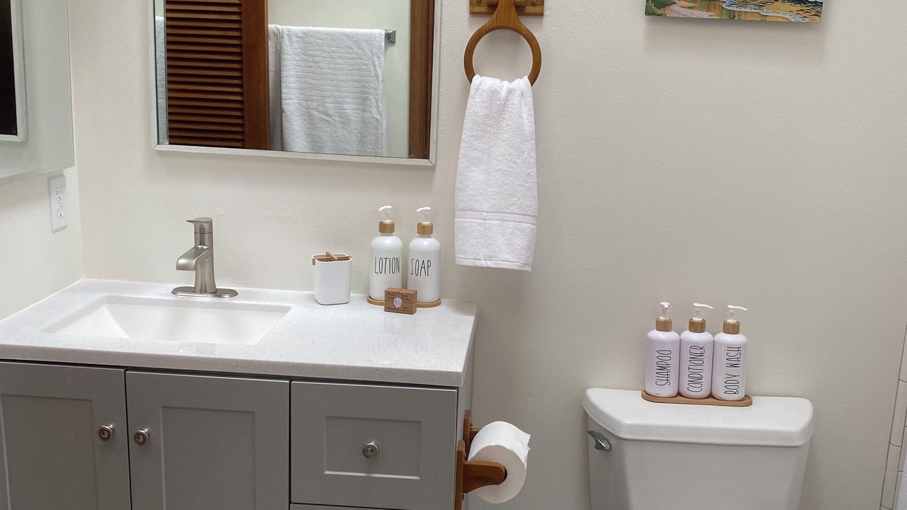 Photo of Bathroom in Wainiha