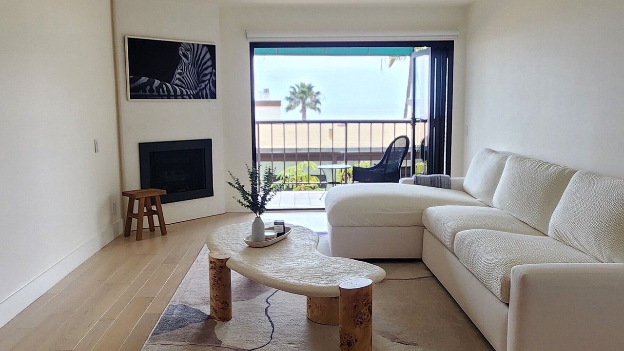 Photo of Livingroom in Central Malibu