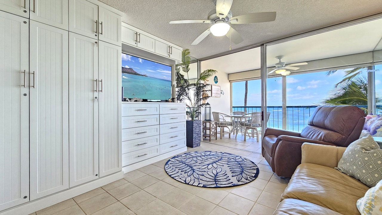Photo of Livingroom in Diamond Head - Kapahulu - St. Louis