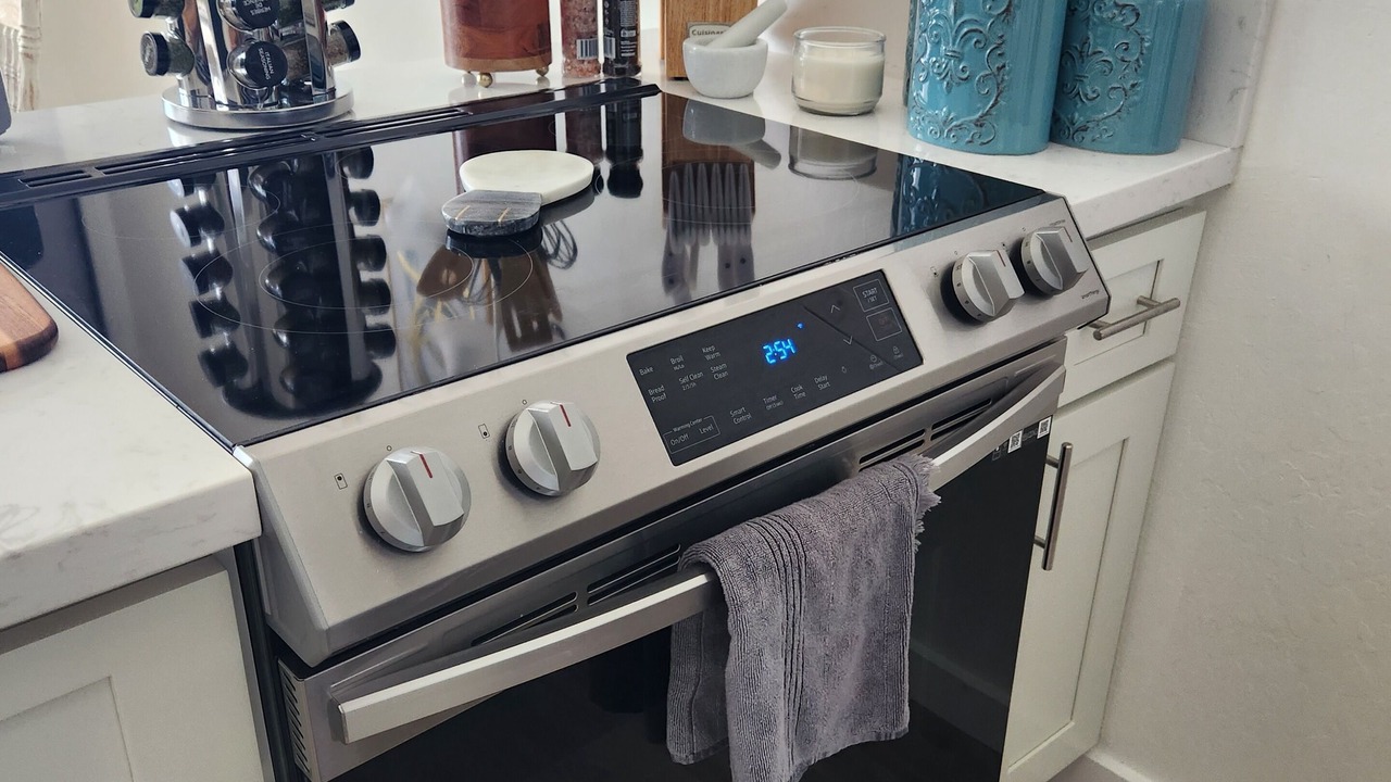 Photo of Kitchen in Makaha Valley