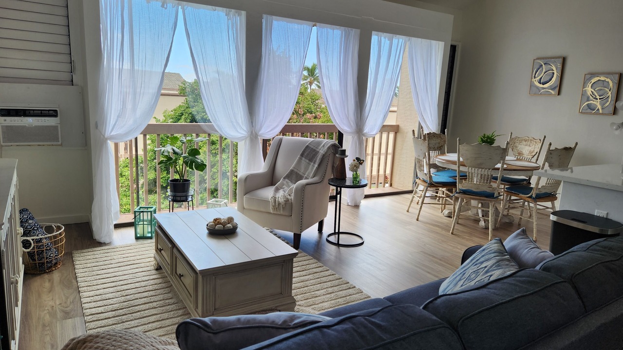 Photo of Livingroom in Makaha Valley