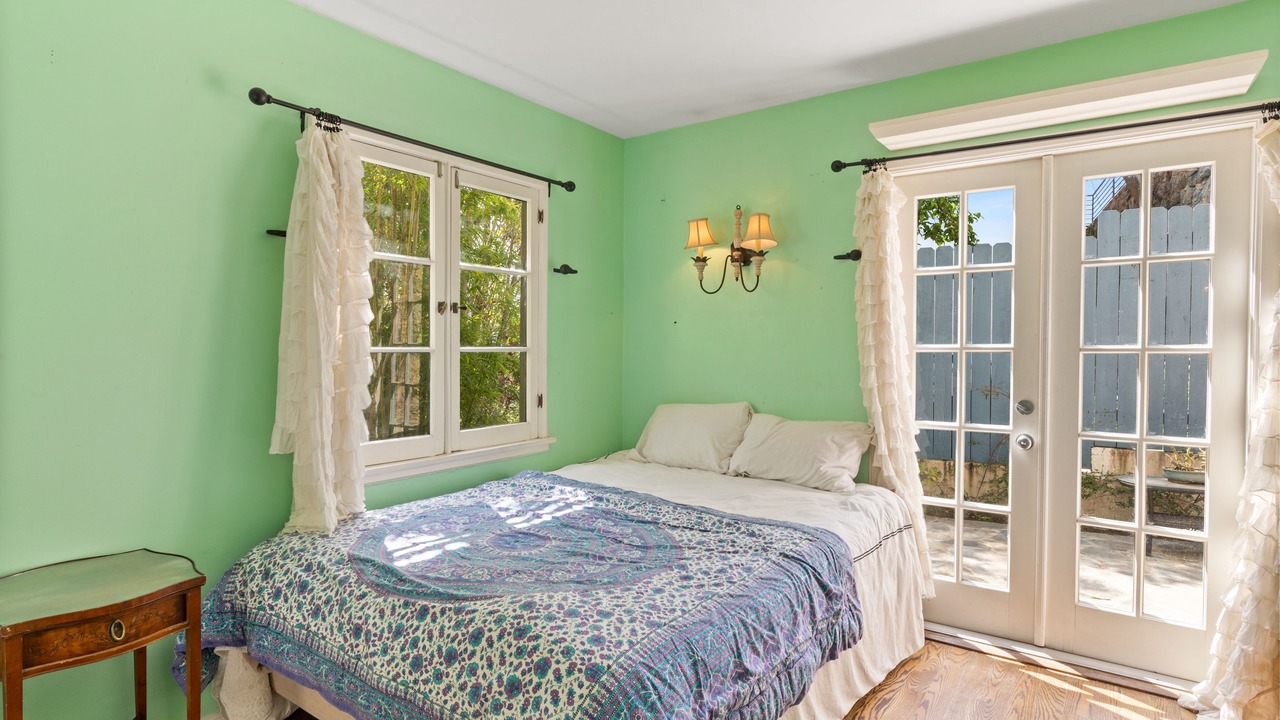 Photo of Bedroom in Hollywoodland