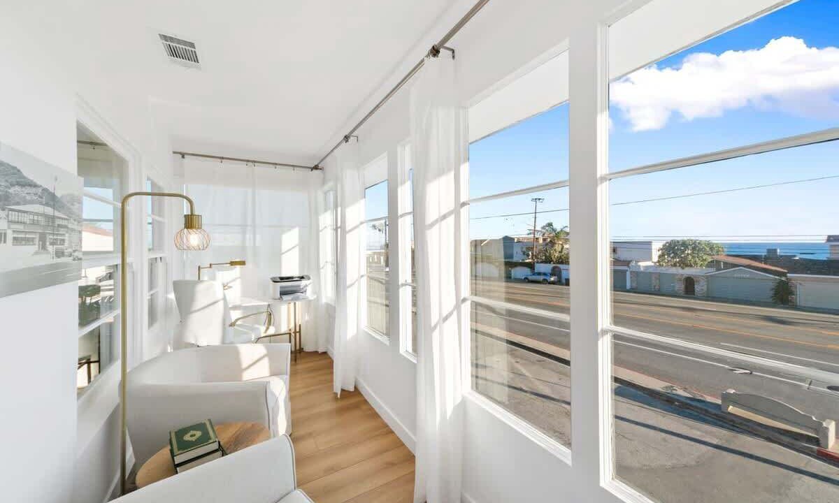 Photo of Bedroom in Eastern Malibu