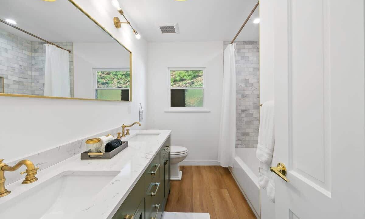 Photo of Bathroom in Eastern Malibu
