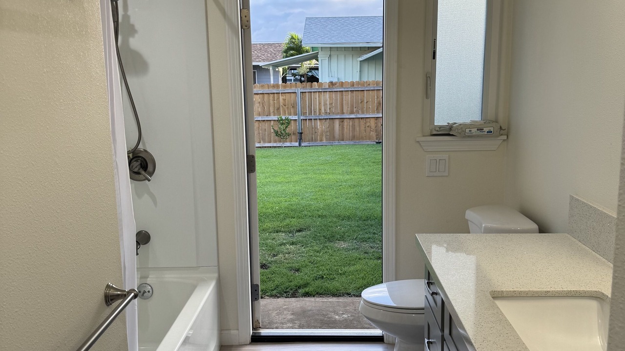 Photo of Bathroom in Makaha