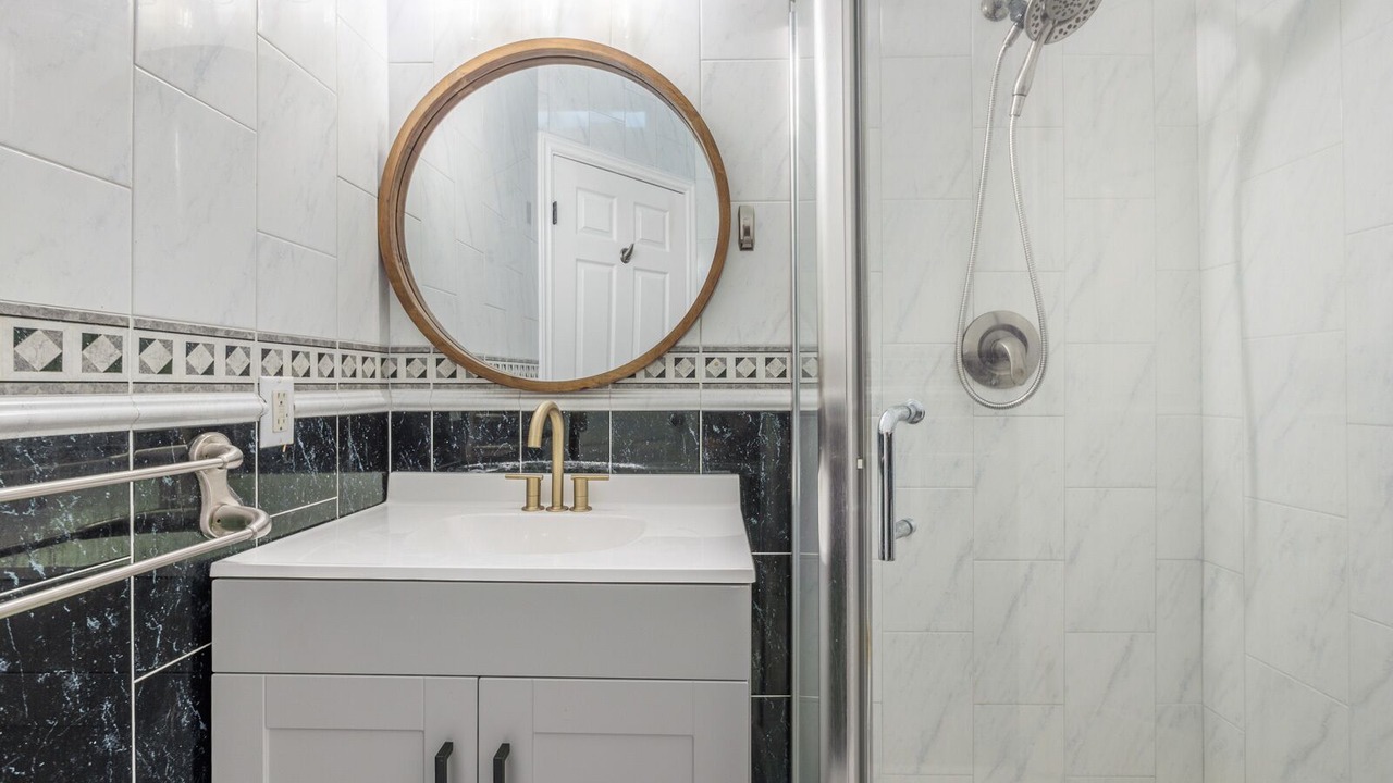 Photo of Bathroom in Kaimuki