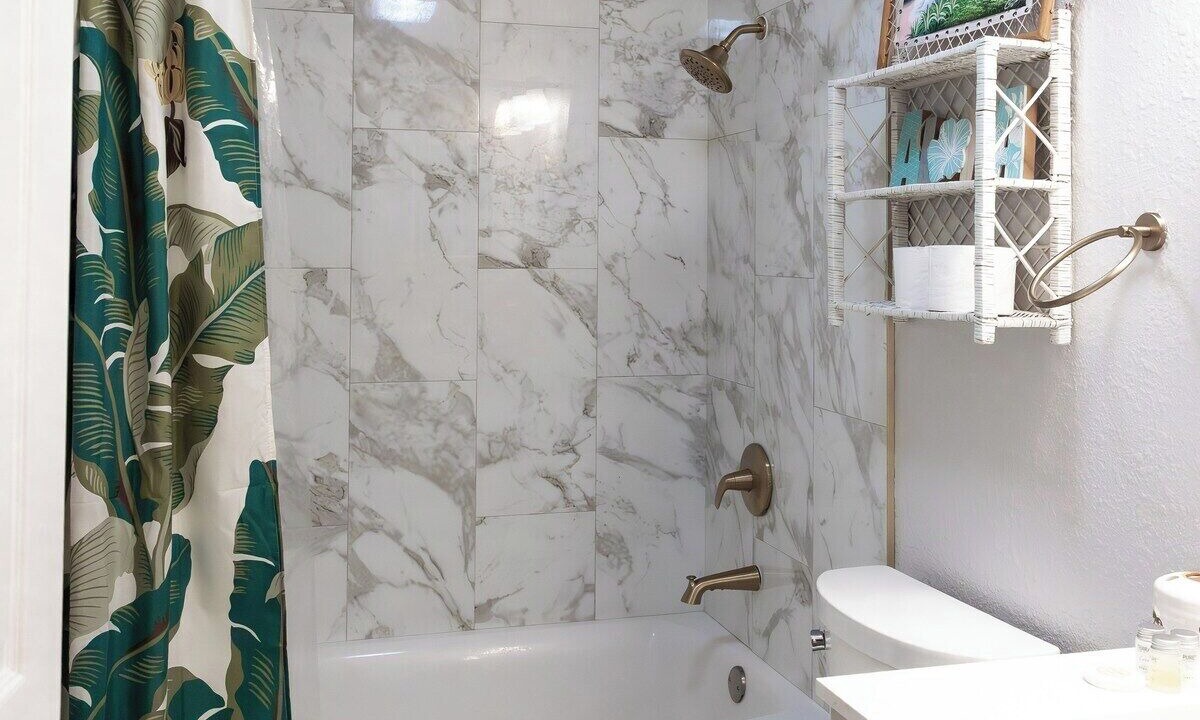 Photo of Bathroom in Historic Kailua Village