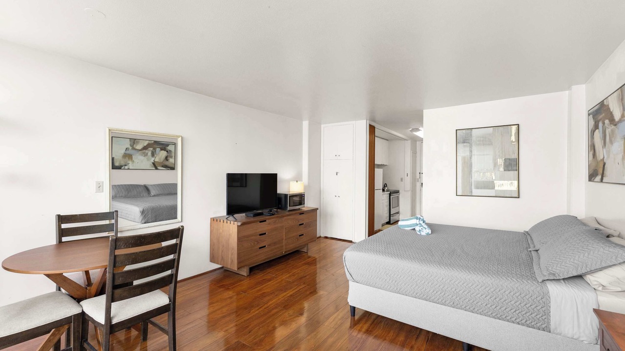 Photo of Bedroom in Waikiki