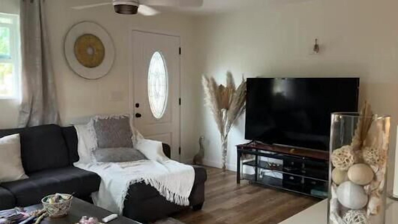 Photo of Livingroom in Waianae