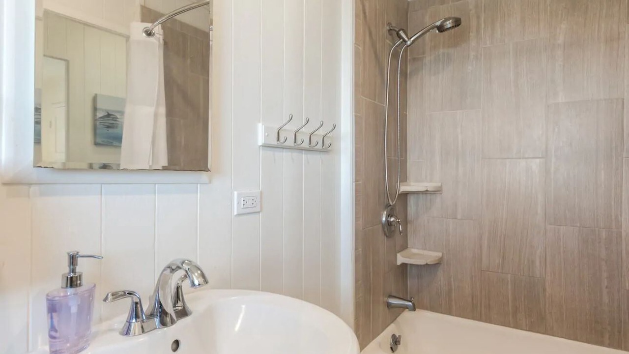 Photo of Bathroom in Diamond Head - Kapahulu - St. Louis