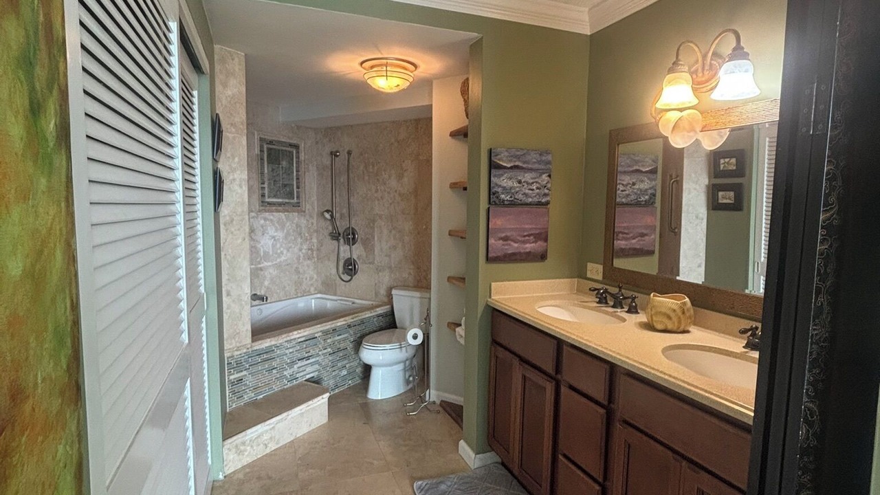 Photo of Bathroom in Hilo
