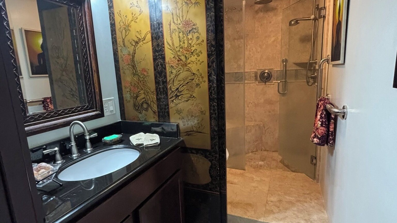 Photo of Bathroom in Hilo