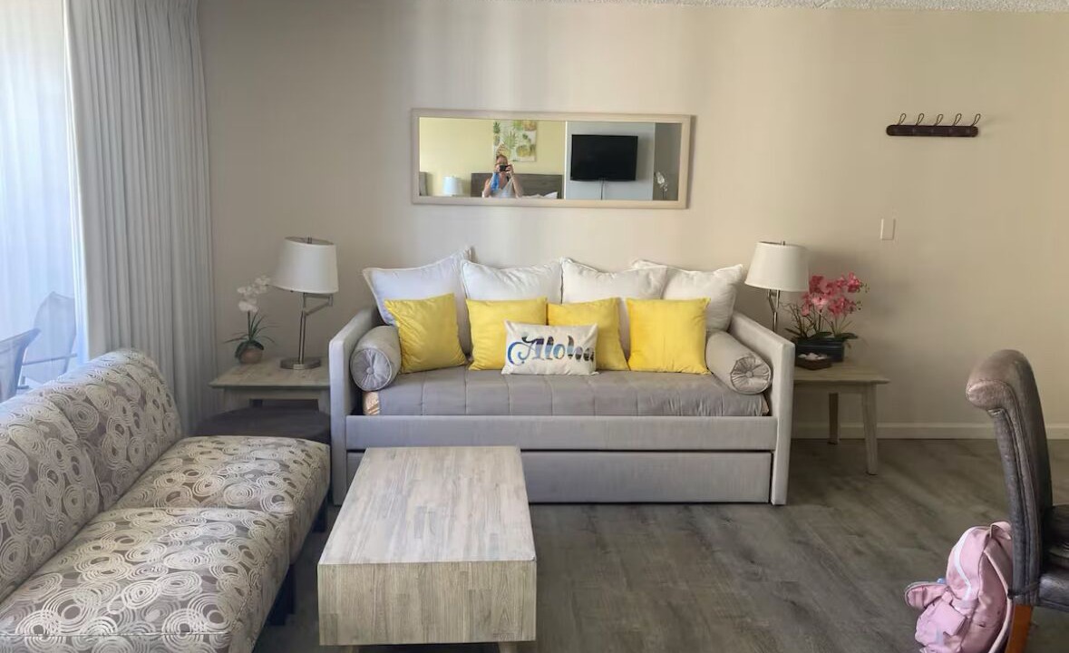 Photo of Livingroom in Waikiki