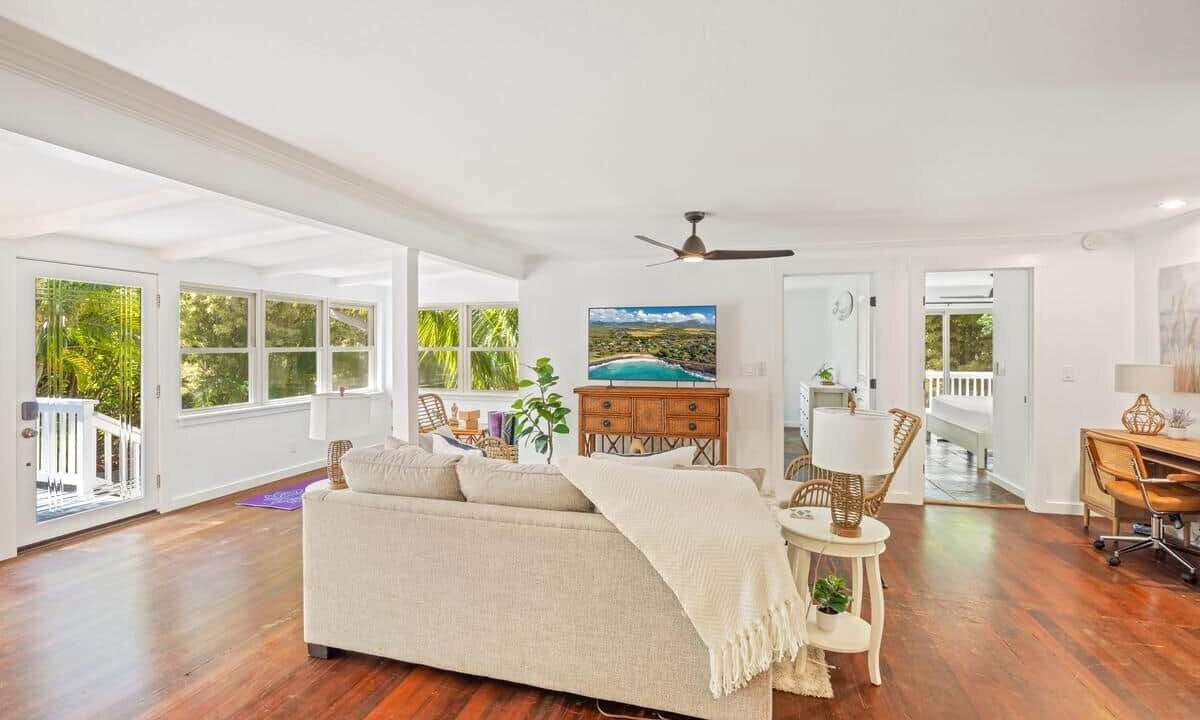 Photo of Livingroom in Koloa