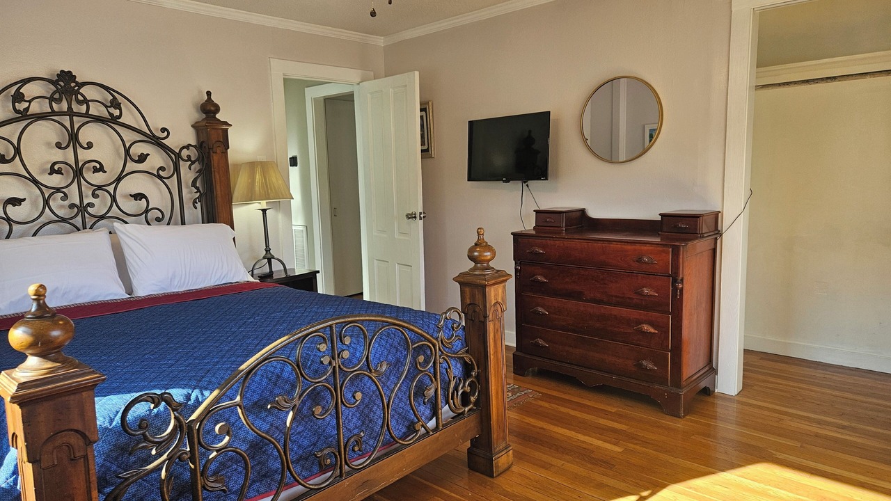 Photo of Bedroom in Washington Square