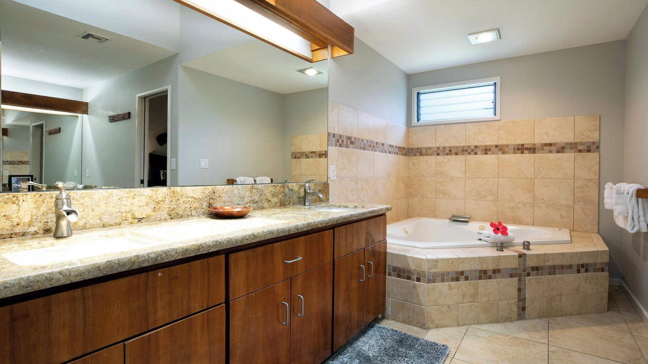 Photo of Bathroom in Keauhou