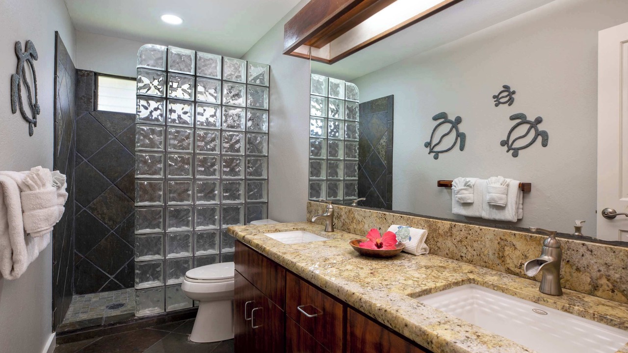 Photo of Bathroom in Keauhou