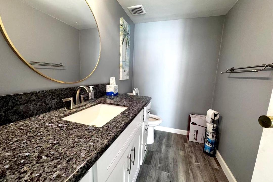 Photo of Bathroom in Downtown Honolulu