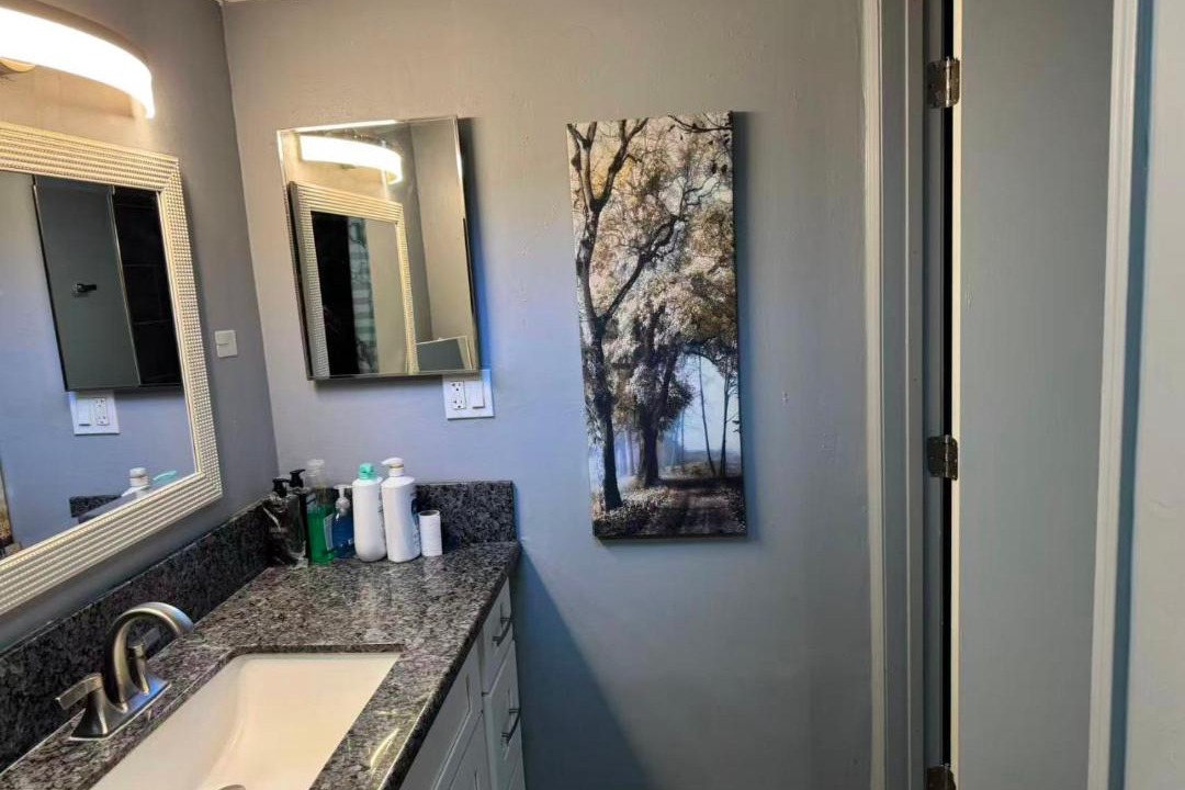 Photo of Bathroom in Downtown Honolulu