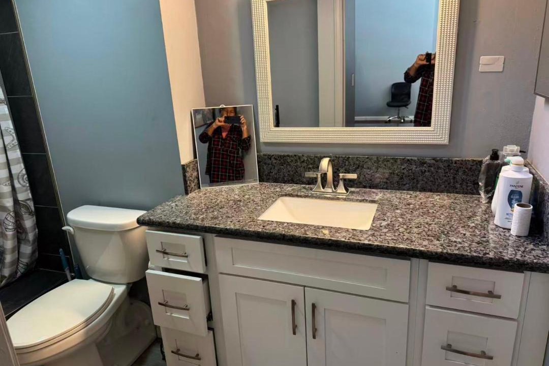 Photo of Bathroom in Downtown Honolulu