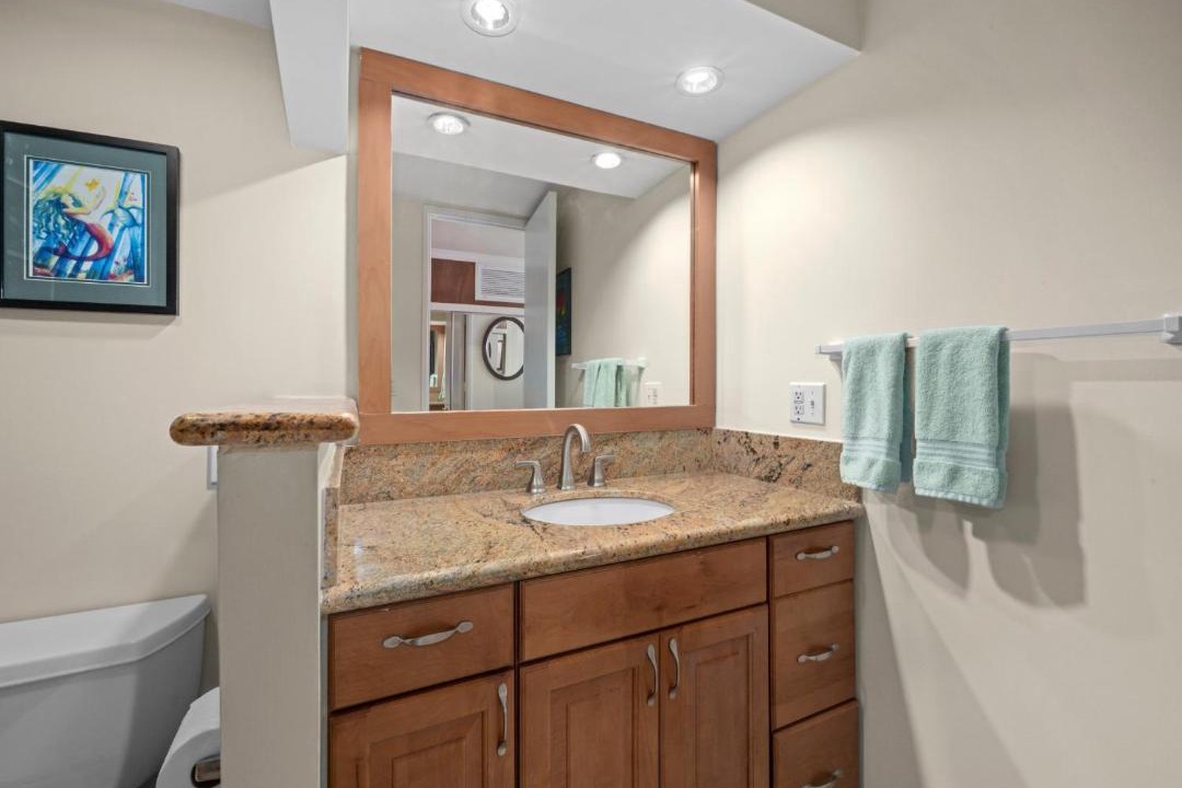 Photo of Bathroom in Historic Lahaina Front Street