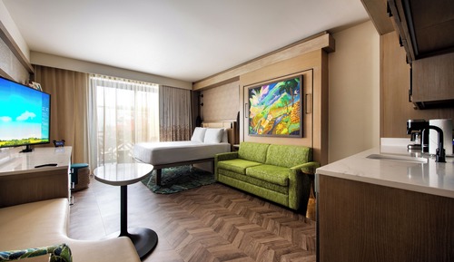 Tower - Deluxe Studio - Theme Park View. Hearing accessible - visual alarms and notifications. 1 que