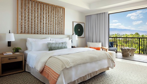 Room, 1 King Bed, Hearing Accessible, Mountain View (Mobility Accessible with Tub)
