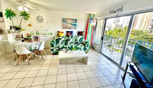 Apartment with Pool View 