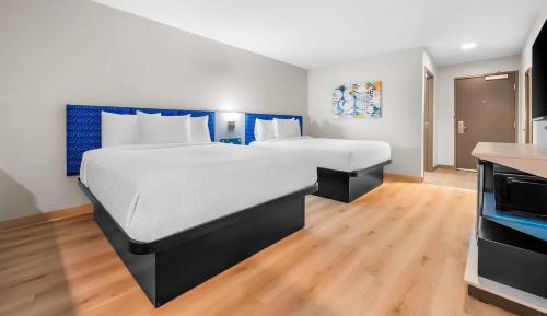 Deluxe Queen Room with Two Queen Beds - Non-Smoking