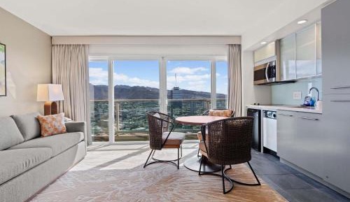One-Bedroom Suite with Mountain/City View