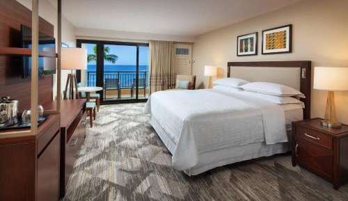 Deluxe Oceanfront, Guest room, 1 King, Oceanfront