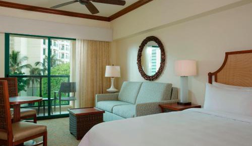 King Guest Room with Sofa Bed and Balcony - Mountain View