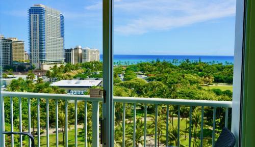 	 Premium Kalakaua Haus Oceanview Two Lanai