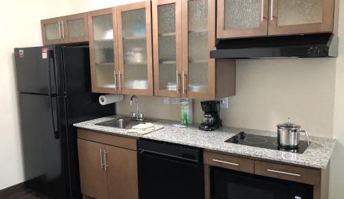Studio King Suite with Roll In Shower - Mobility Accessible