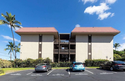 Historic Kailua Village Apartment | Kona Mansions 5-minute Walk to Honls Beach