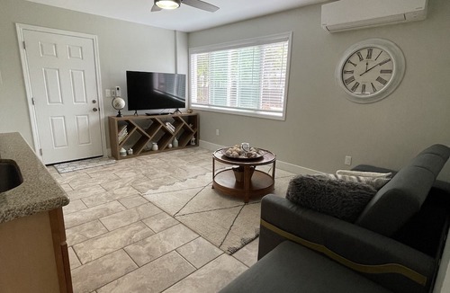 Hauula House | Exotic Oceanfront 5 bedroom 3 bathroom house w/AC